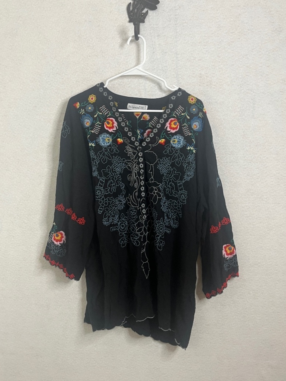 St. Lareina Black Embroidered Floral Boho Blouse Tunic Size XXL